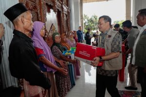 Kunjungi Pengungsi Banjir Grobogan, Gubernur Ahmad Luthfi Pastikan Logistik Aman