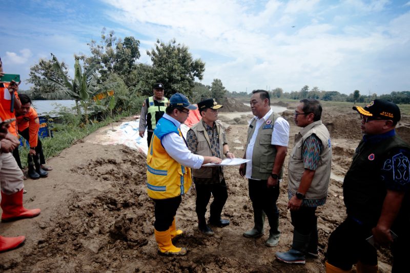 Maksimal 2 Hari, Gubernur Ahmad Luthfi Instruksikan Tutup 3 Tanggul Jebol Banjir Grobogan